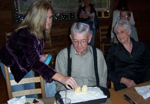candlescakew.jpg